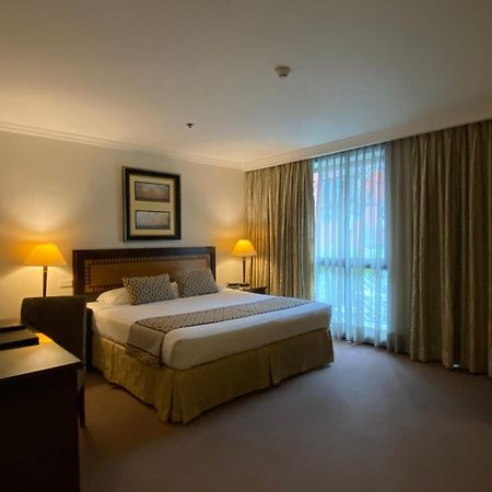 Herald Suites Solana Makati City Esterno foto