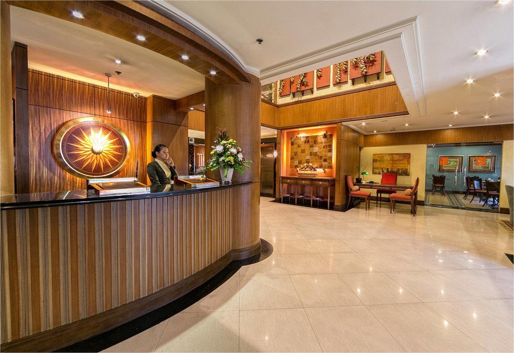 Herald Suites Solana Makati City Esterno foto
