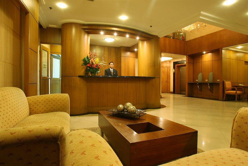 Herald Suites Solana Makati City Esterno foto
