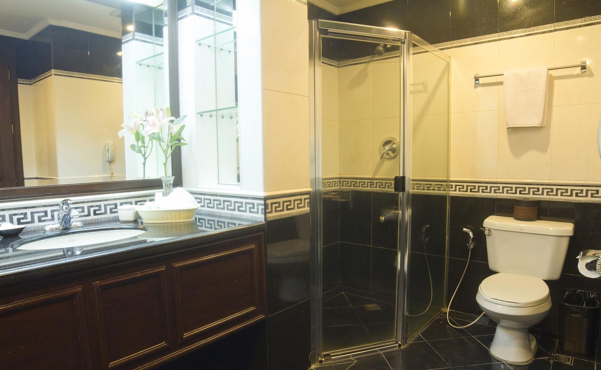 Herald Suites Solana Makati City Esterno foto