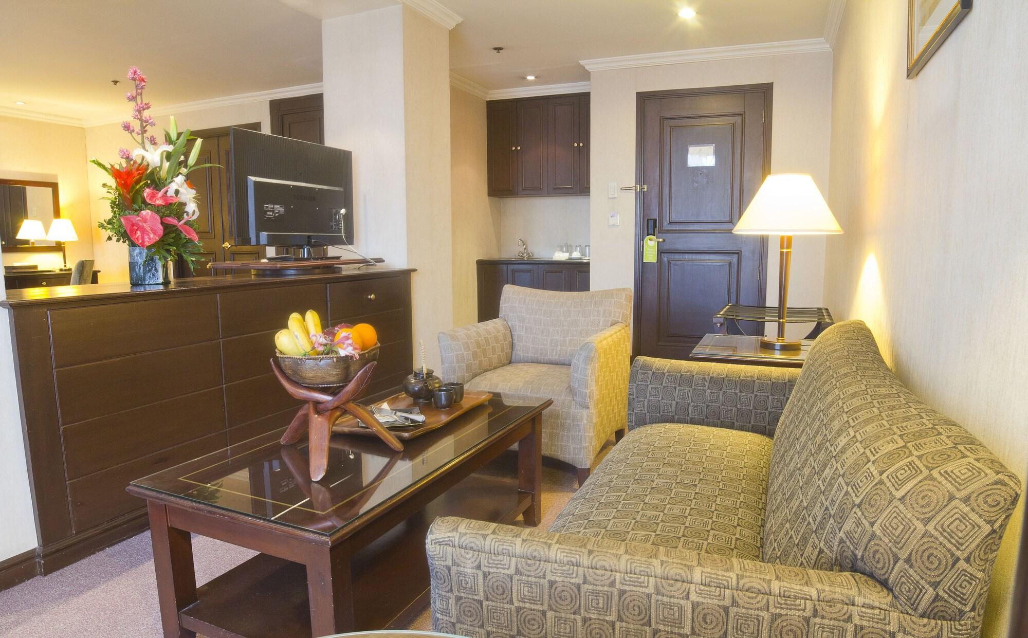 Herald Suites Solana Makati City Esterno foto