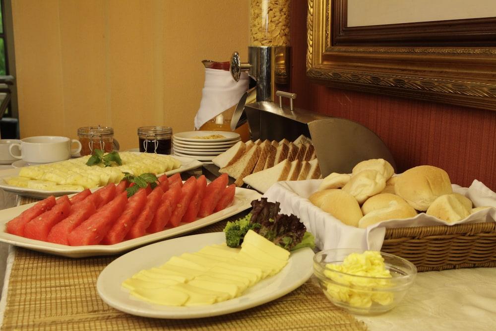 Herald Suites Solana Makati City Esterno foto