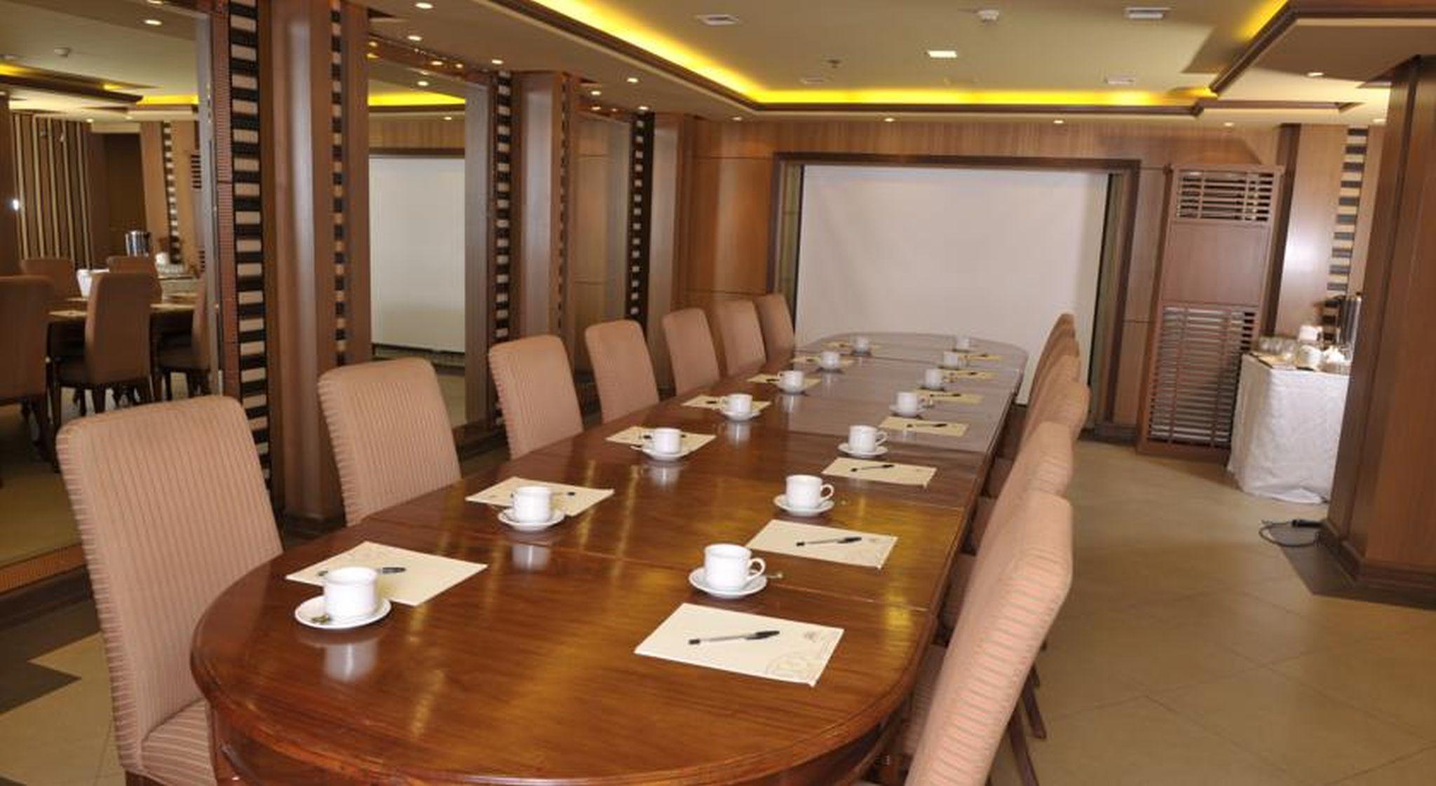 Herald Suites Solana Makati City Esterno foto