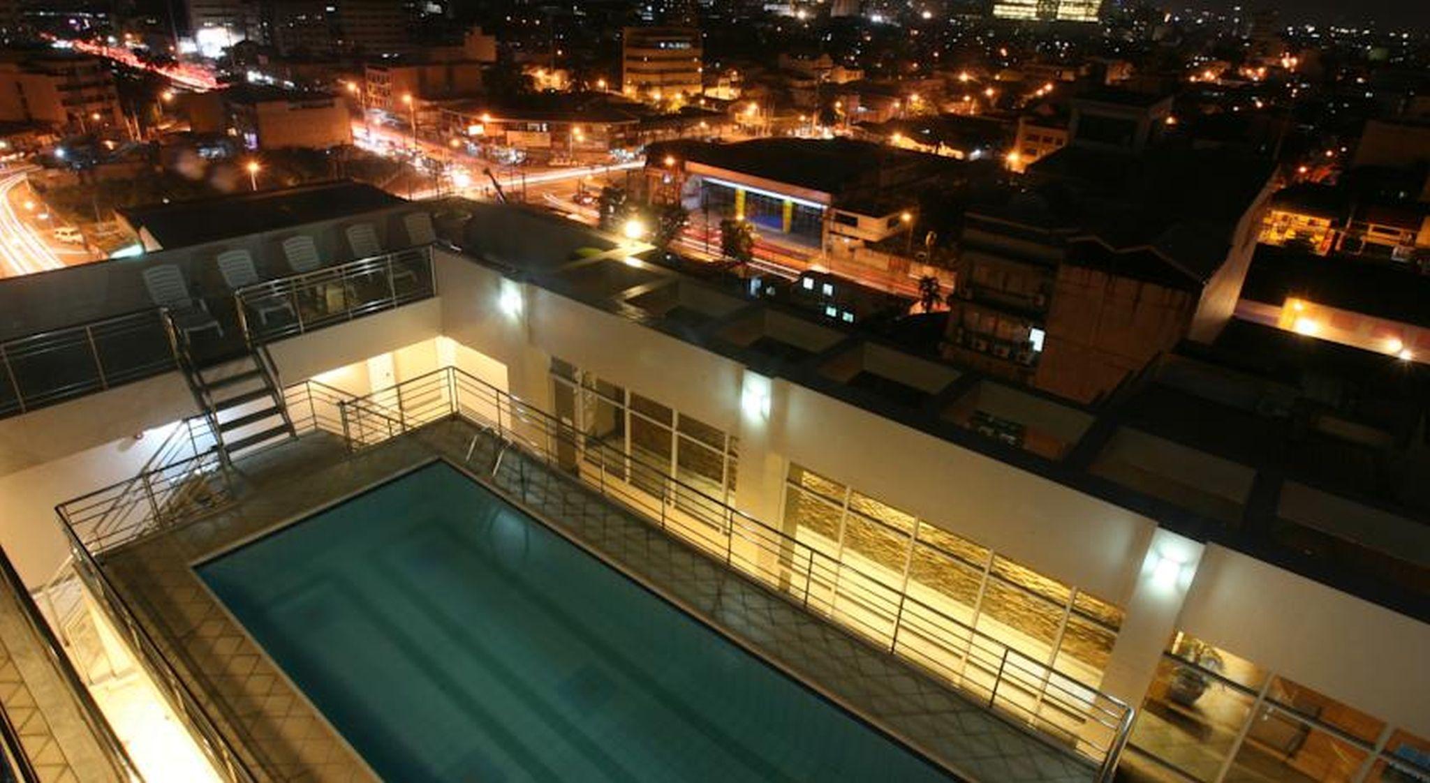 Herald Suites Solana Makati City Esterno foto
