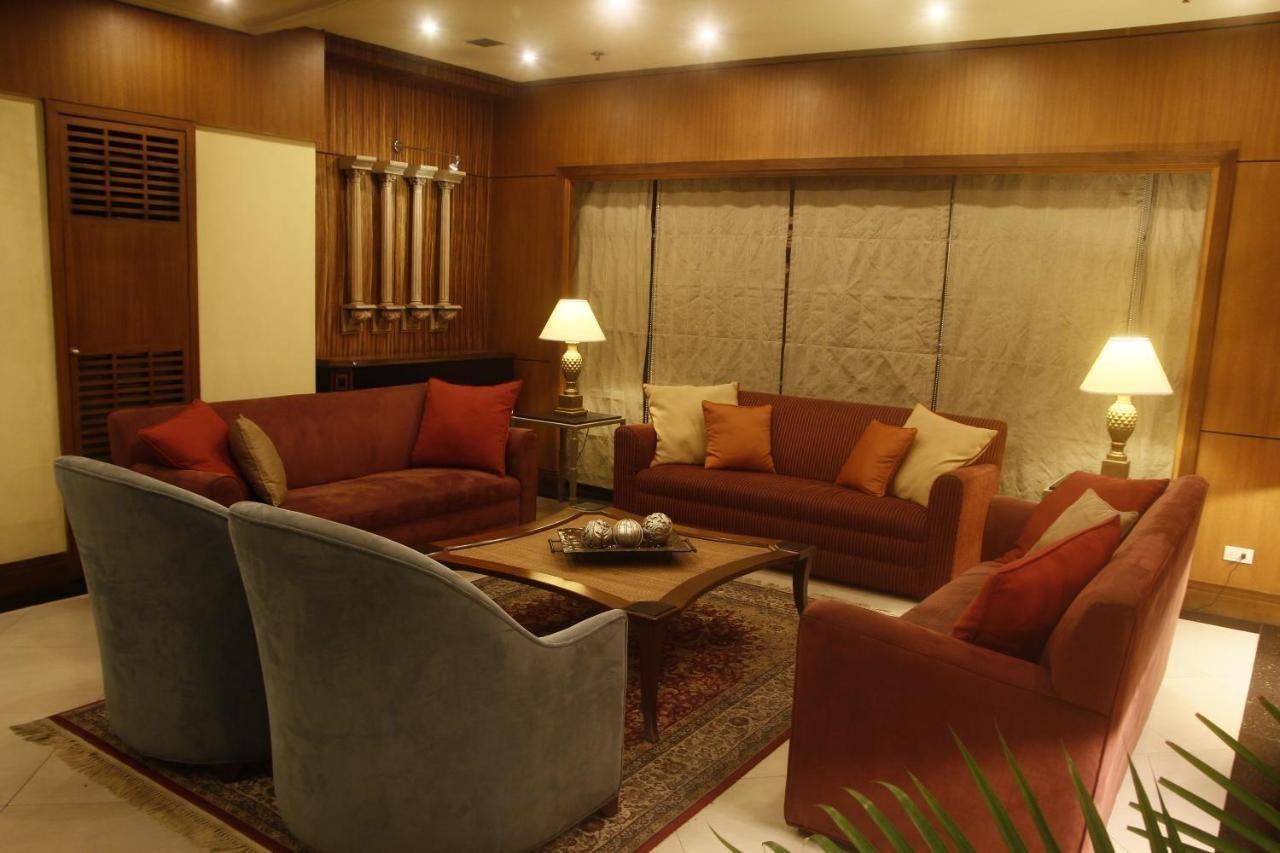 Herald Suites Solana Makati City Esterno foto