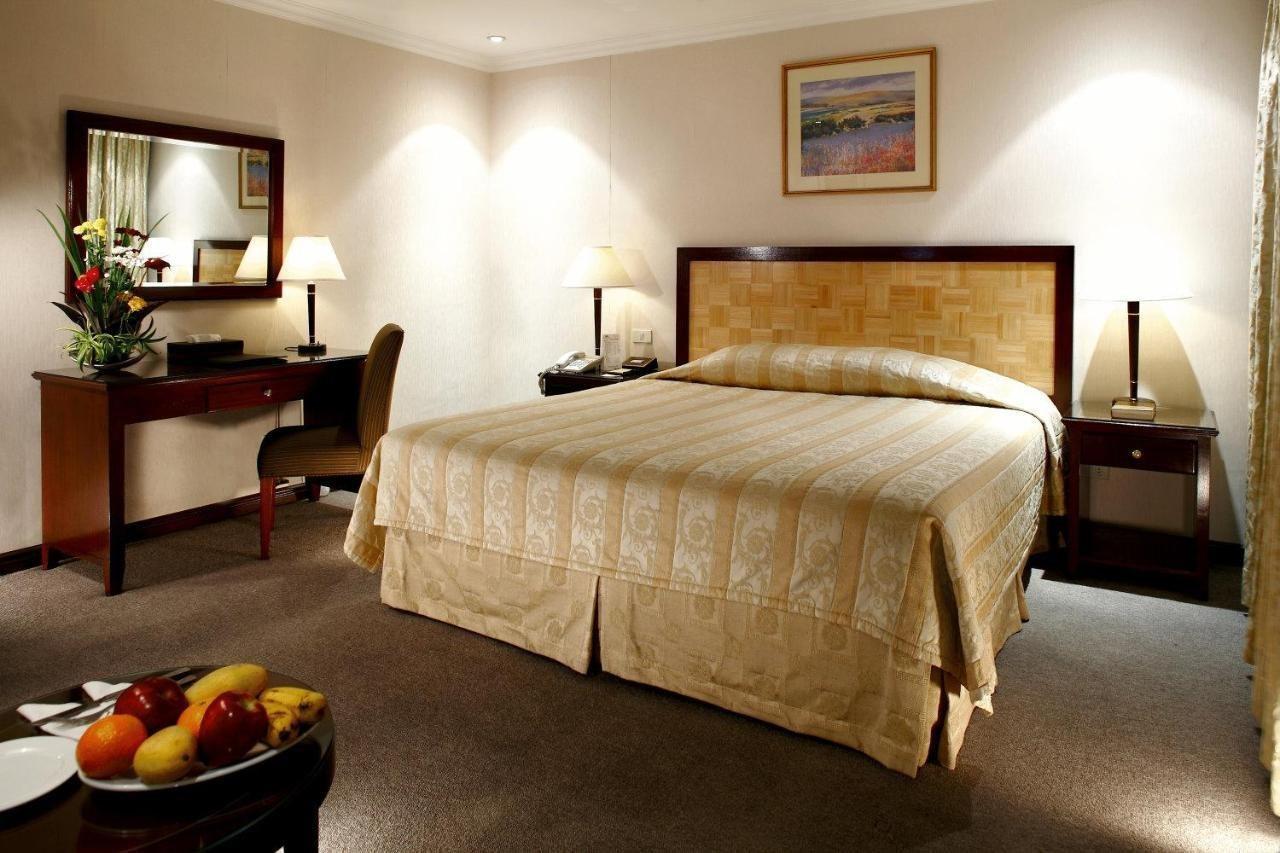 Herald Suites Solana Makati City Esterno foto