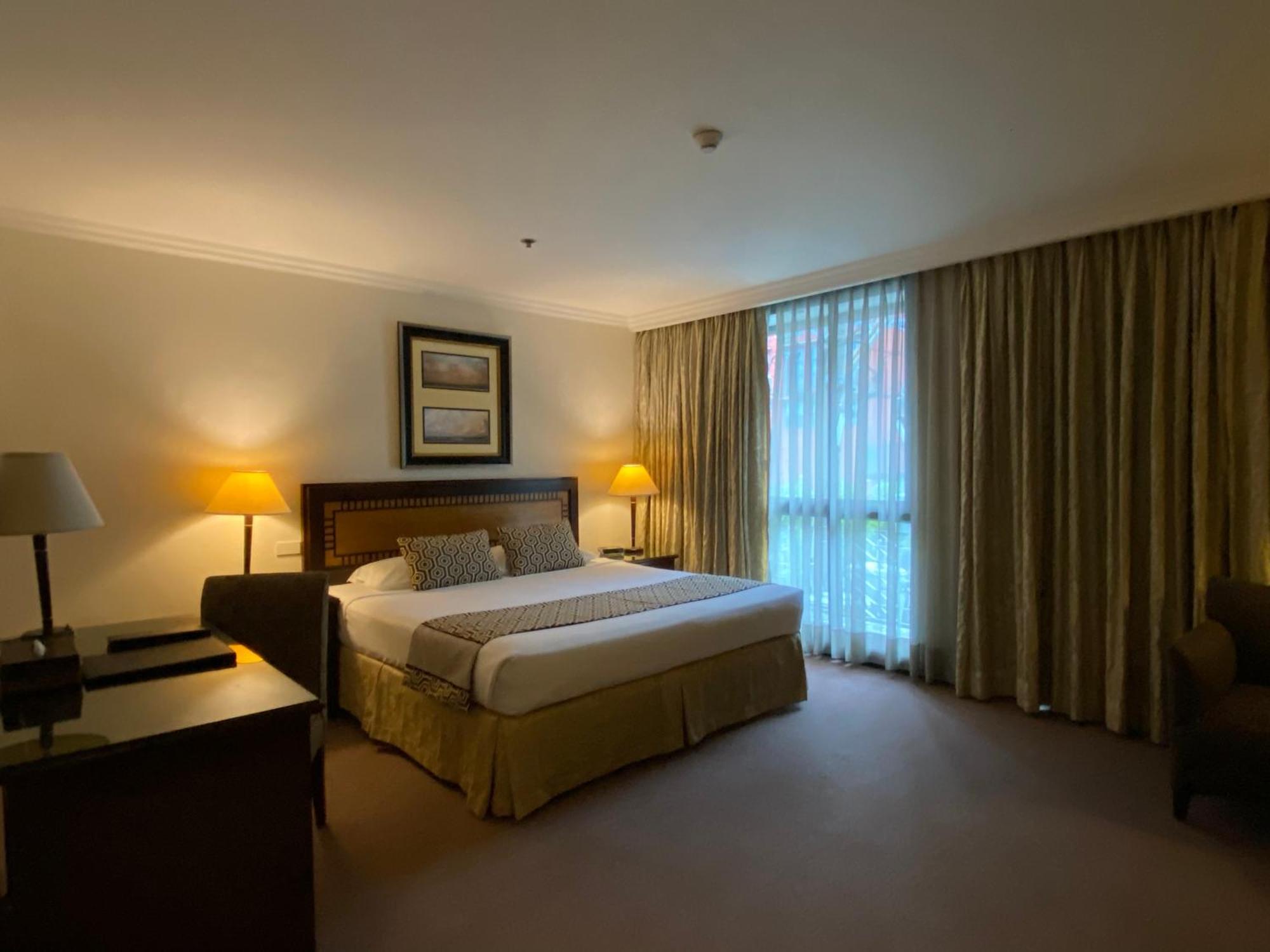 Herald Suites Solana Makati City Esterno foto