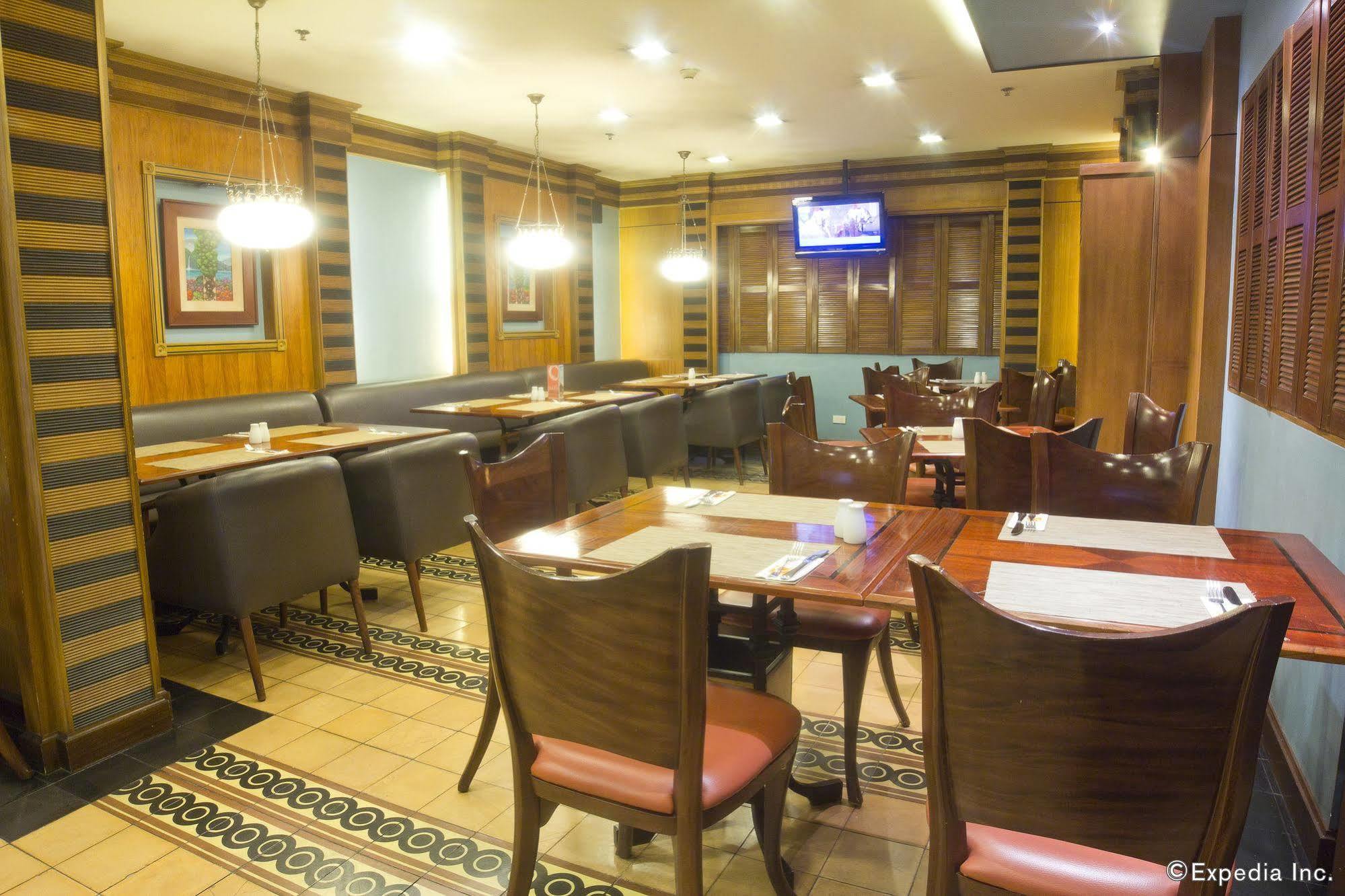 Herald Suites Solana Makati City Esterno foto