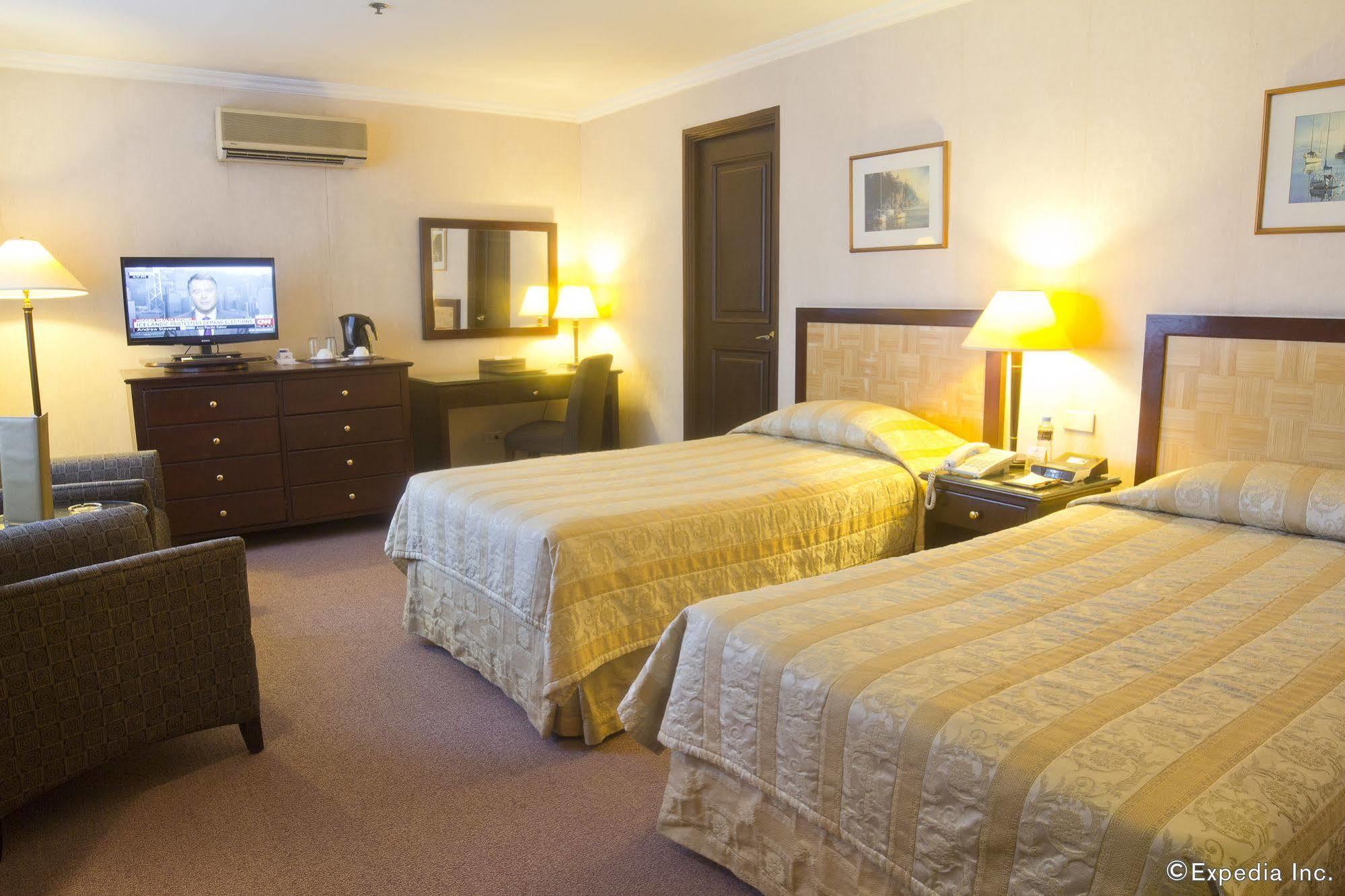 Herald Suites Solana Makati City Esterno foto
